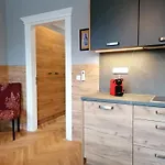 Golden Star - Premium