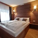 Golden Star - Premium 4* Melk