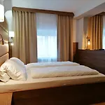 Golden Star - Premium 4* Melk