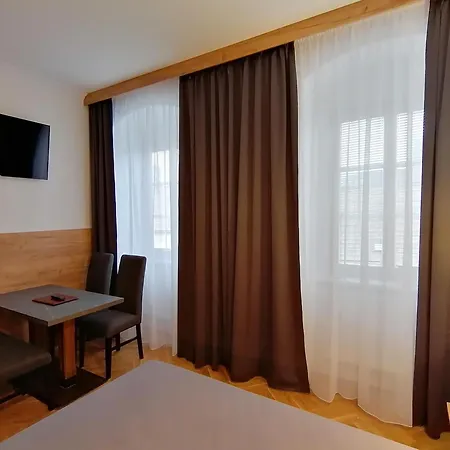 Golden Star - Premium Aparthotel Melk