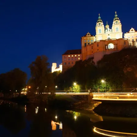 Golden Star - Premium Aparthotel Melk